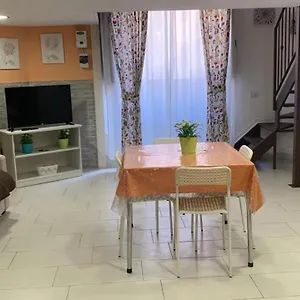 Casa Kitea Aeroporto di Catania Fontana Rossa